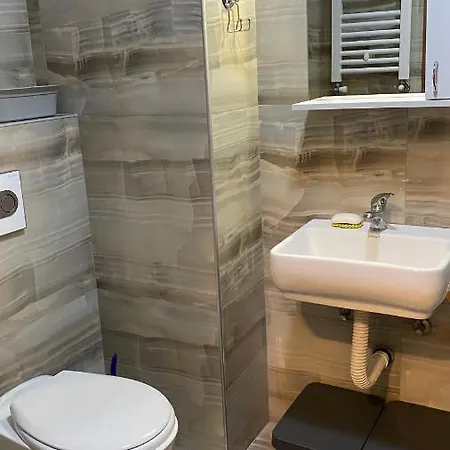 Family , Free Parking *