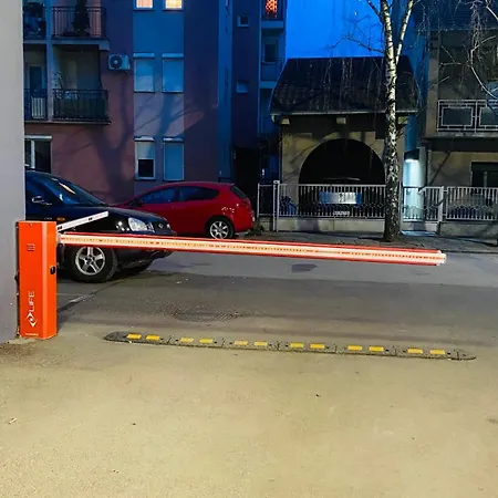 Family , Free Parking *