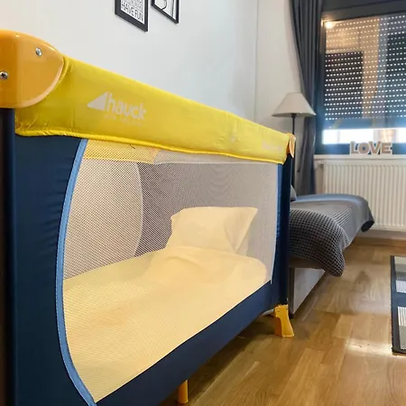 Family , Free Parking Daire Ni