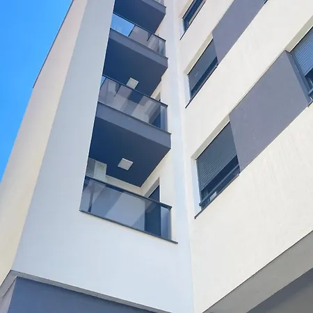 Family , Free Parking *